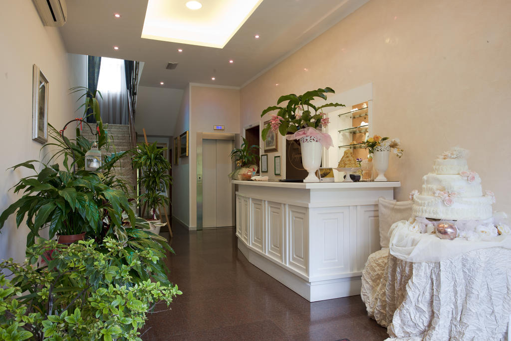 Grappolo D'Oro Hotel Pietrasanta Exterior photo